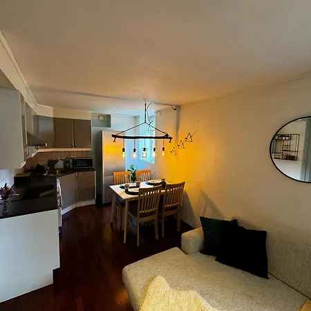 Central, 2 Bedroom, Free Parking Apartment